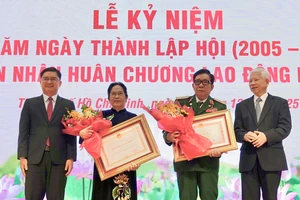 Hội Nạn nhân chất độc da cam/dioxin TP.HCM đón nhận Huân chương Lao động hạng Ba