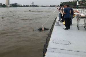 Phát hiện thi thể nam giới tóc bạc trôi trên sông Sài Gòn