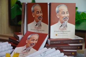 Ra mắt truyện ký ‘Người đi muôn trùng non nước’