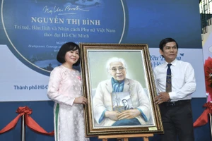 Tôn vinh những đóng góp tiêu biểu của bà Nguyễn Thị Bình