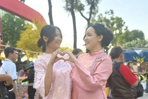 Giới trẻ rộn ràng ‘check-in’ Lễ hội Tết Việt 2026