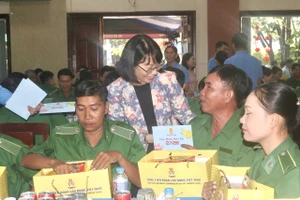 TP.HCM: Hơn 300 phần quà Tết đến với người lao động có hoàn cảnh khó khăn