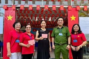 Nhiều văn nghệ sĩ khoe khoảnh khắc trong ngày bầu cử