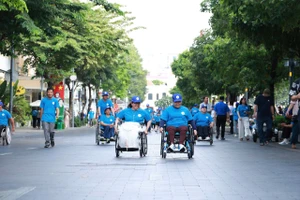 Người khuyết tật Việt Nam: Tỏa sáng bằng nghị lực, đi xa bằng ý chí