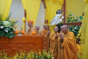 Trung ương Giáo hội Phật giáo Việt Nam cùng các phái đoàn viếng tang Trưởng lão Hòa thượng Thích Thanh Dục