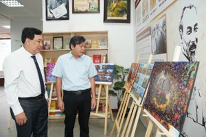 Đang diễn ra lễ trao giải cuộc thi ảnh ‘TP.HCM - Sắc màu mới’ lần 2