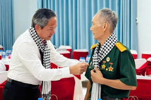 TP.HCM: Nhiều địa phương đồng loạt chăm lo cho người có công dịp 30-4