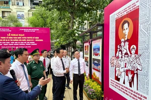 TP.HCM triển lãm tranh cổ động kỷ niệm 136 năm Ngày sinh Chủ tịch Hồ Chí Minh