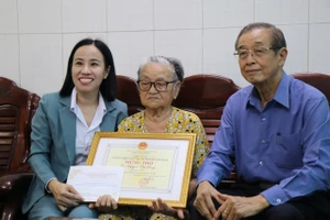 TP.HCM: Thăm, chúc thọ người cao tuổi tiêu biểu nhân kỷ niệm 85 năm Ngày Người cao tuổi Việt Nam