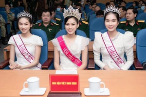 Chuyến từ thiện đầu tiên của tân Hoa hậu Đỗ Thị Hà