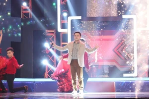 Hữu Tín gây bất ngờ khi cất giọng hát tại Bộ 3 siêu đẳng