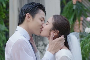 'Miễn trời cao còn có ánh dương': Paeng và Arthit tìm được chân ái của cuộc đời 