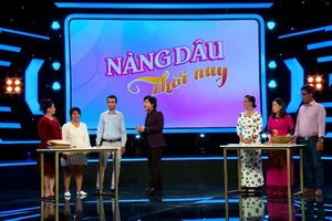 Kim Tử Long 'đứng hình' khi mẹ chồng sống quá hiện đại khiến con dâu khó xử 