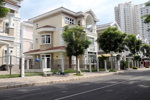 Bị mùi hôi thối tấn công, Phú Mỹ Hưng 'cầu cứu' chính quyền