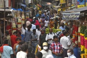 Ấn Độ đề nghị các bang cẩn trọng trong nới lỏng các hạn chế. Ảnh: EPA-EFE