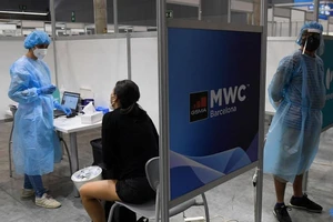 WHO khuyến nghị xét nghiệm COVID-19 trong trường học. Ảnh: AFP 