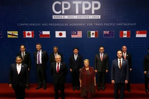 Đại diện các nước thành viên CPTPP tại lễ ký kết hiệp định ngày 8-3-2018 tại Santiago, Chile. Ảnh: REUTERS