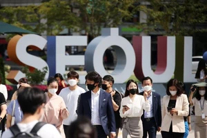 Sau kỳ lễ Trung thu, Hàn Quốc lần đầu có hơn 3.000 ca nhiễm mới trong ngày. Ảnh: REUTERS 