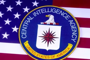 Biểu tượng của CIA trên nền quốc kỳ Mỹ. Ảnh: PR DAILY