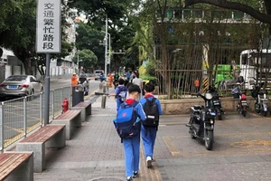 Trung Quốc xem xét phạt phụ huynh nếu con em có 'hành vi xấu' hoặc phạm tội. Ảnh: REUTERS