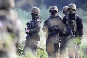 Ba Lan điều động gần 6.000 binh sĩ canh giữ biên giới với Belarus. Ảnh: REUTERS