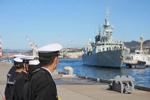 Khinh hạm HMCS Ottawa lớp Halifax của Hải quân Hoàng gia Canada tại căn cứ Kure của Nhật. Ảnh: YOSHIHIRO INABA