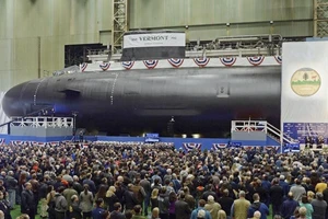 Tàu ngầm tấn công chạy bằng năng lượng hạt nhân USS Vermont của Hải quân Mỹ. Ảnh: AP