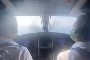 Hải quân Trung Quốc cảnh báo vô tuyến máy bay Philippines đến đảo Thị Tứ. Ảnh: PRP/ ZACARIAN SARAO/ INQUIRER/ TWITTER