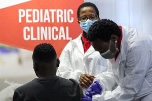 Nam Phi: Trẻ sơ sinh nhập viện vì Omicron tăng, chuyên gia nói 'đừng hoảng sợ'. Ảnh: REUTERS