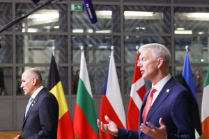Thủ tướng Slovenia Janez Jansa và Thủ tướng Latvia Arturs Krisjanis Karins. Ảnh: KENZO TRIBOUILLARD / REUTERS