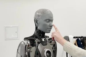 Robot Ameca phản ứng bực bội vì bị đụng chạm 'vùng nhạy cảm'. Video: ENGINEERED ARTS 