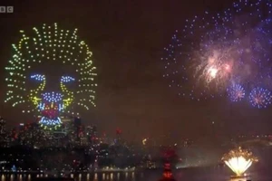 Chùm ảnh: Anh đón năm 2022 bằng những màn trình diễn drone và pháo hoa rực rỡ. Ảnh: BBC