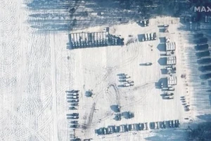 Ảnh vệ tinh của Mỹ hé lộ dàn khí tài Nga tập trung sát biên giới Ukraine. Ảnh: REUTERS