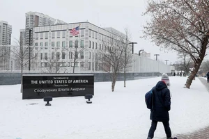 Mỹ gấp rút sơ tán nhân viên ngoại giao, cố vấn quân sự khỏi Ukraine. Ảnh: REUTERS