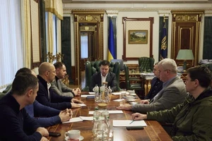 Kiev nói ông Zelensky sẵn sàng đàm phán với Nga, địa điểm đang được thảo luận. Ảnh: RT