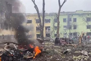 Ukraine: Hàng nghìn dân thường kẹt giữa làn không kích, đàm phán chưa tiến triển. Ảnh: REUTERS