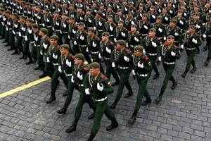 Ông Putin ký lệnh triệu tập hàng trăm nghìn lính nghĩa vụ. Ảnh: REUTERS