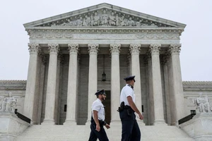Tòa án Tối cao Mỹ ra phán quyết lịch sử về quyền phá thai. Ảnh: REUTERS