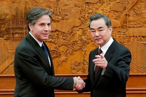 Ngoại trưởng Mỹ Antony Blinken (trái) và Bộ trưởng Ngoại giao Trung Quốc Vương Nghị. Ảnh: GETTY IMAGES