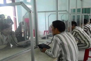 Người yêu đang ở trong trại giam, có được vào thăm?