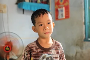 Nhiều tấm lòng giúp đỡ gia đình bé Phi Long