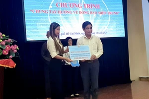 Hơn 7,7 tỉ đồng hỗ trợ cho miền Trung thông qua UBMTTQ TP.HCM