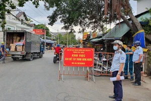 Chợ tự phát trước và sau khi dừng hoạt động để phòng dịch COVID-19