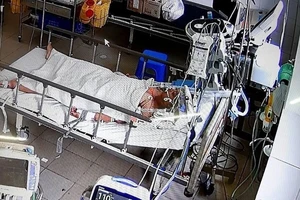 Cần Thơ: Mổ lấy con thành công cho 1 thai phụ mắc COVID-19 có biến chứng nặng