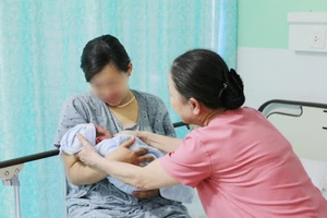 Đề xuất người dân TP.HCM và 20 tỉnh thành khác khi sinh con được tặng tiền