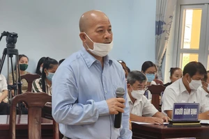 Út 'trọc' lãnh thêm 5 năm tù về tội trốn thuế 