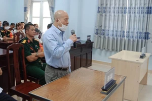 Út 'trọc' tiếp tục hầu toà vì cáo buộc trốn hơn 39 tỉ đồng tiền thuế