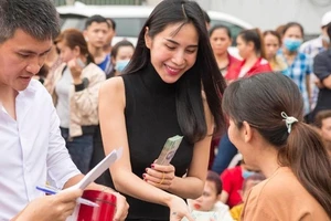 Ca sĩ Thuỷ Tiên phủ nhận đòi bà Phương Hằng 14 tỉ đồng thiệt hại về tinh thần