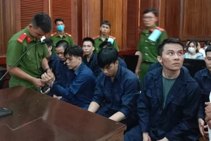 Xét xử nhóm bị cáo làm hàng ngàn giấy tờ giả do Bộ Công an triệt phá