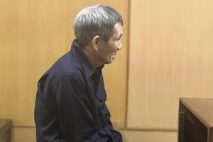 Người xách dao chém cảnh sát khu vực lãnh 10 năm tù